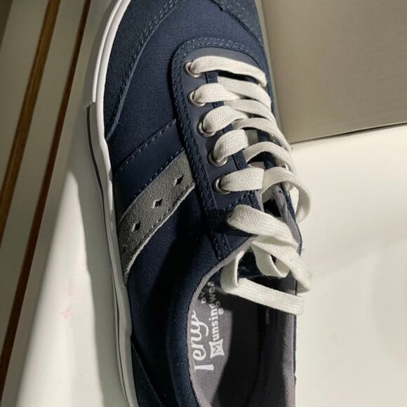 Penguin suede sneaker navy size 7 - Picture 7 of 9